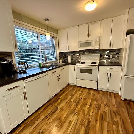North Nanaimo Gem - Garden-View Room With Private Ensuite Esterno foto