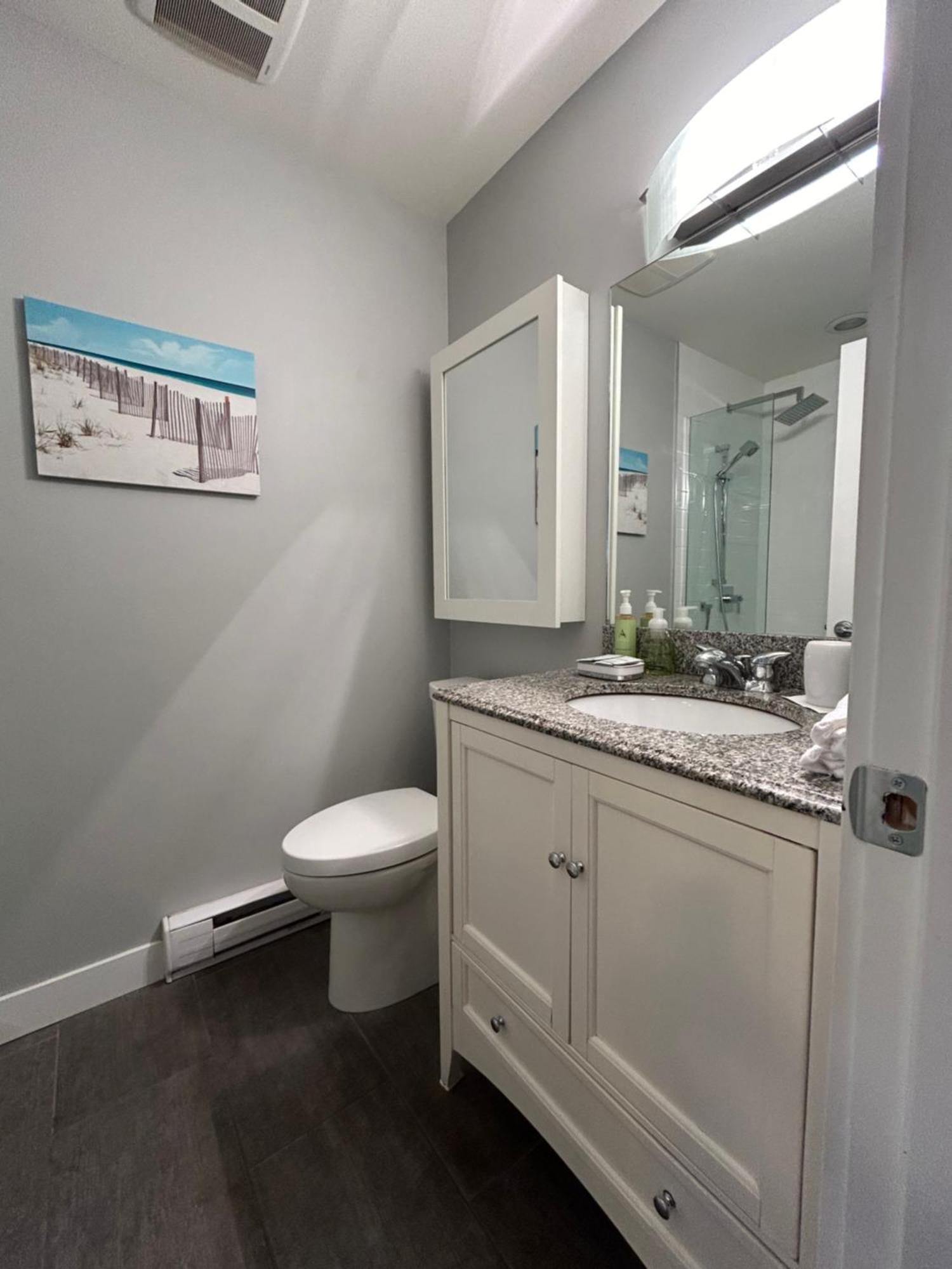 North Nanaimo Gem - Garden-View Room With Private Ensuite Esterno foto