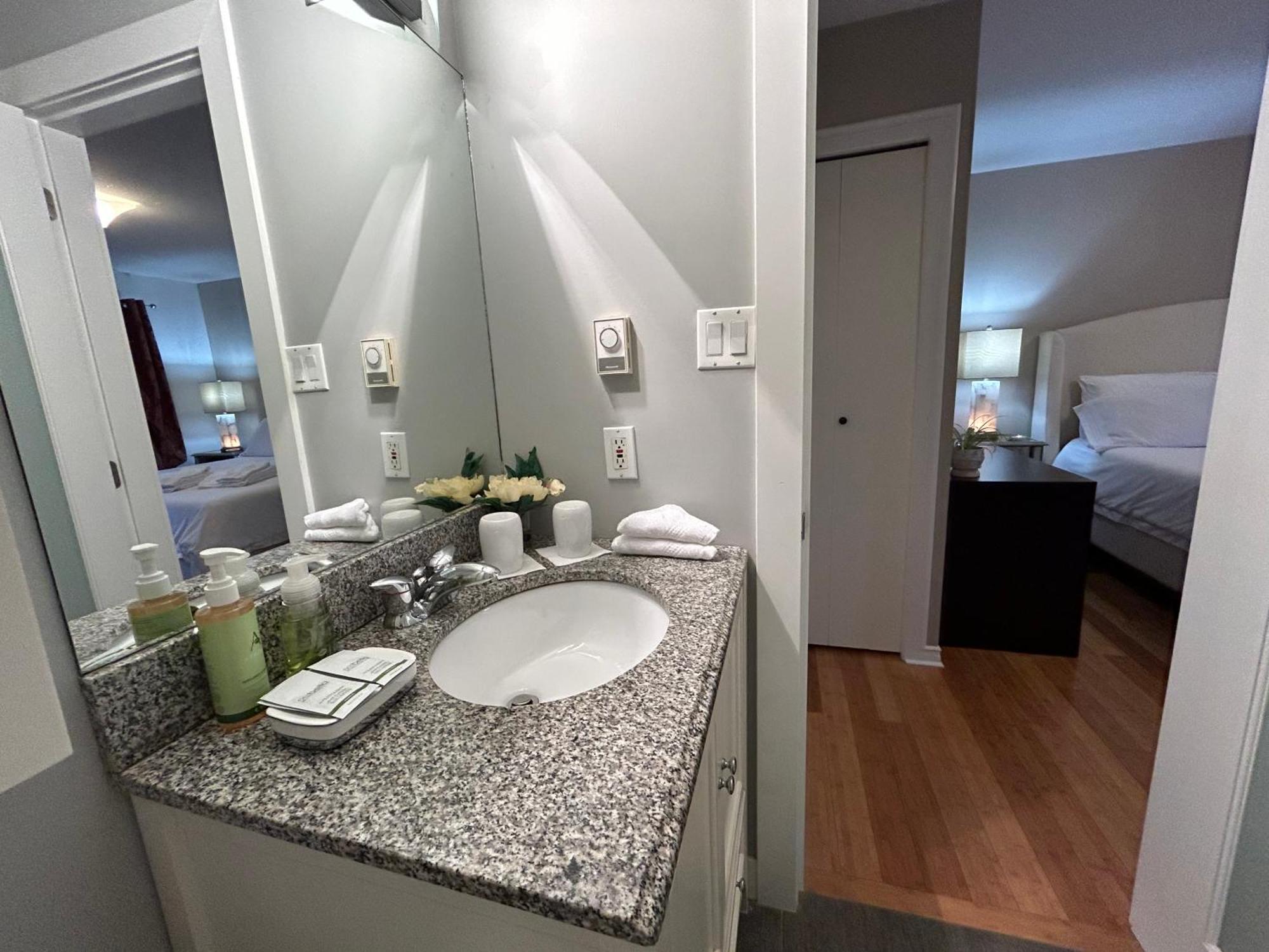 North Nanaimo Gem - Garden-View Room With Private Ensuite Esterno foto