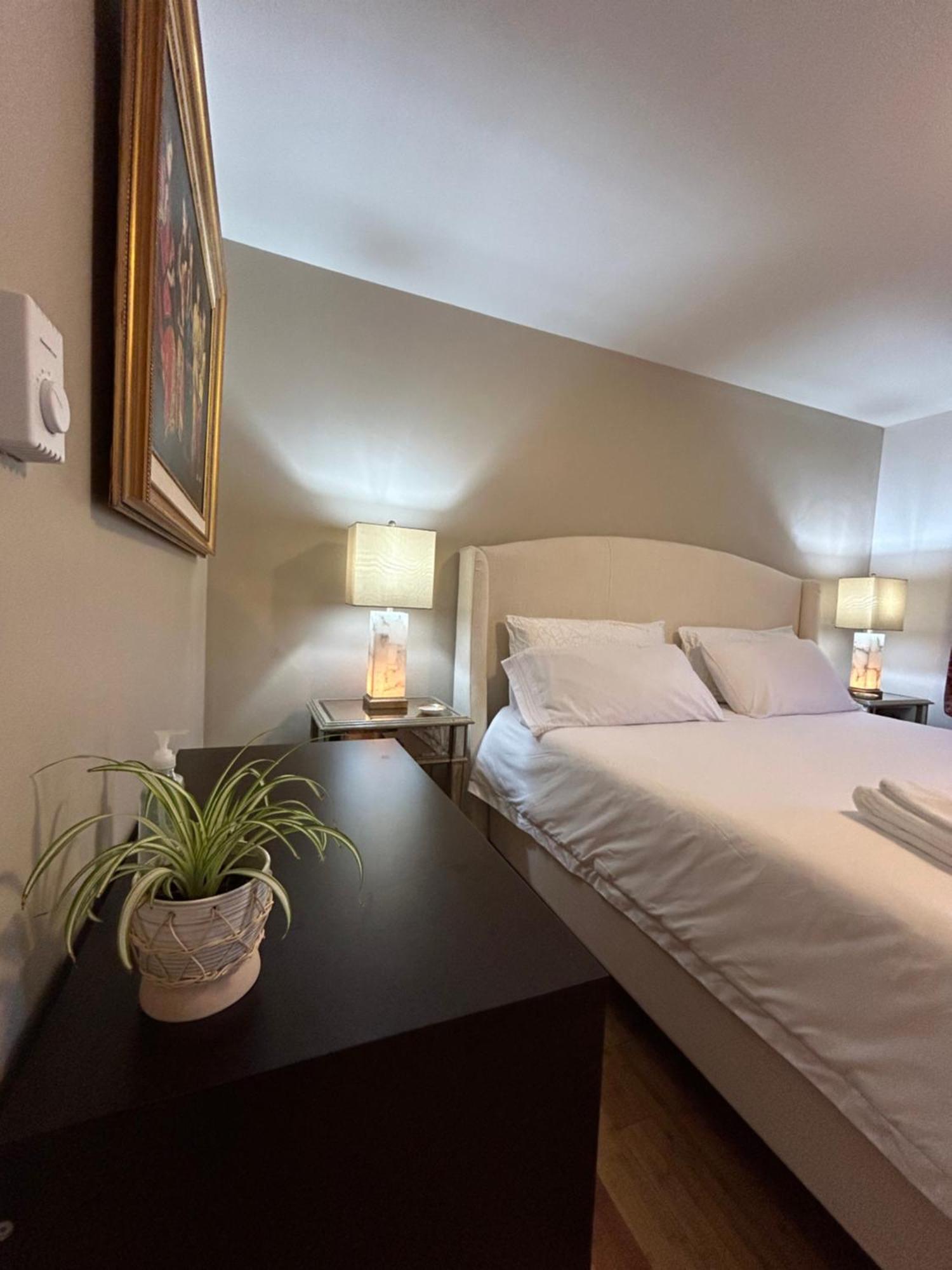 North Nanaimo Gem - Garden-View Room With Private Ensuite Esterno foto