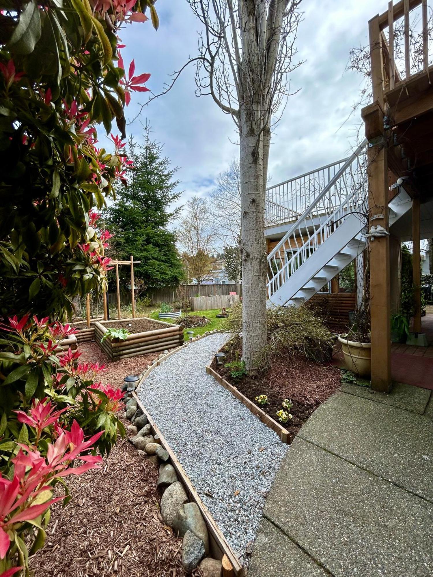 North Nanaimo Gem - Garden-View Room With Private Ensuite Esterno foto