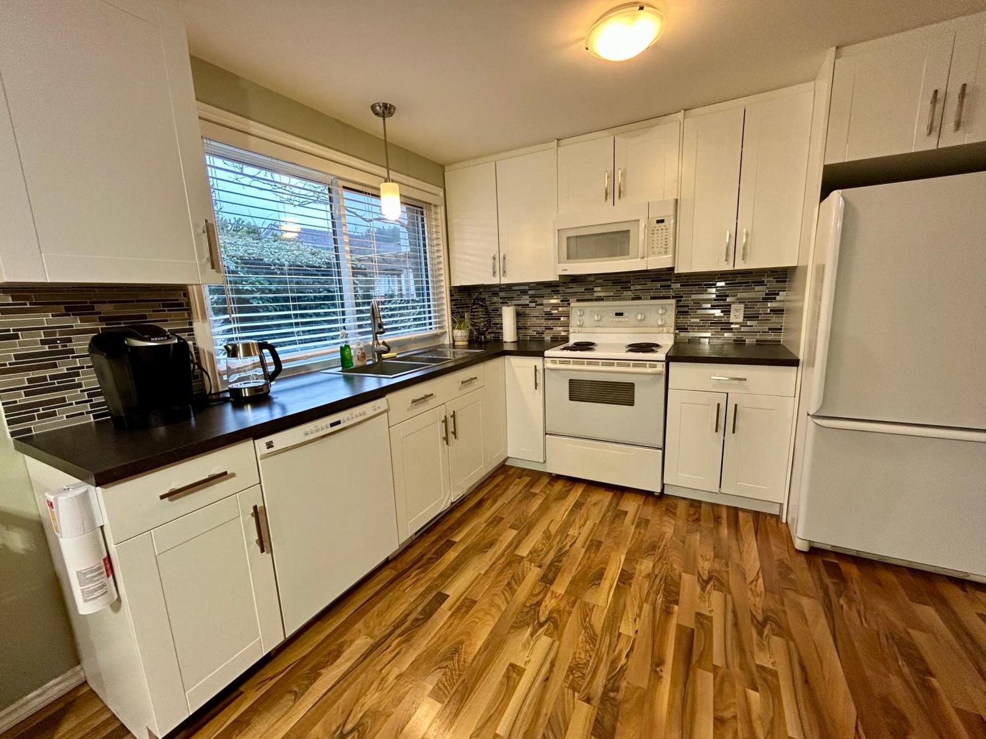 North Nanaimo Gem - Garden-View Room With Private Ensuite Esterno foto